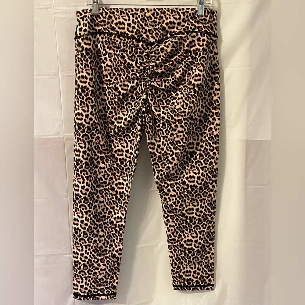 Zyia Leopard Print Capri Leggings